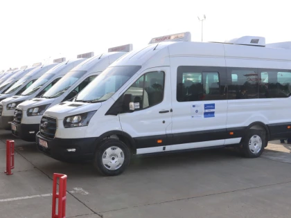 24 de comune din județ beneficiază de microbuze electrice noi