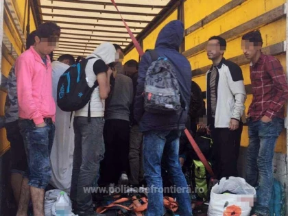 24 de migranţi sirieni si irakieni, prinși în Vama Nădlac