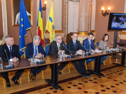 25 de ani de “Strângeri de mâini- Kézfogások”, între Gyula și Arad