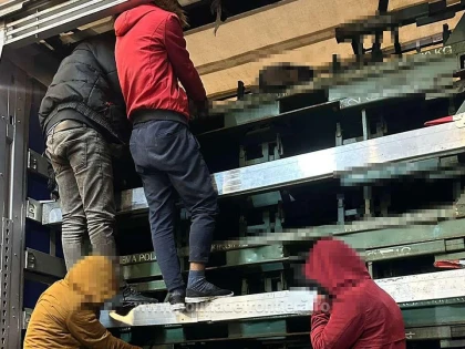 26 de refugiați au fost prinși în timp ce încercau să treacă ilegal în Ungaria