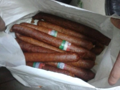 27 de kilograme de carne și produse din carne, confiscate de polițiști