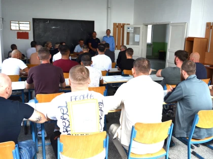 28 de deținuți din Penitenciarul Arad au obținut o calificare profesională după promovarea examenului final