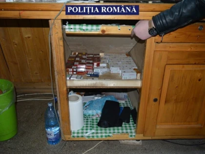 3.000 de țigarete, descoperite într-o ascunzătoare făcută într-un dulap