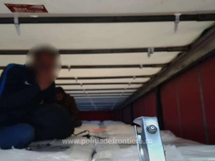 31 de cetățeni străini, care au încercat să treacă ilegal în Ungaria, depistați de polițiștii de frontieră arădeni