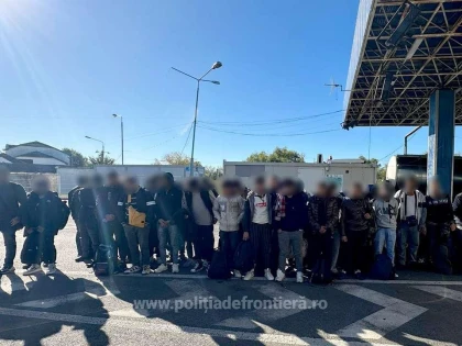 36 de persoane au încercat să treacă ilegal în Ungaria, ascunse într-un TIR