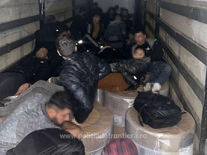 37 de cetăţeni străini au încercat să treacă ilegal frontiera prin Nădlac și Vărșand