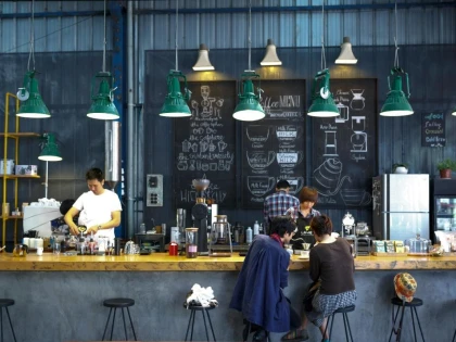 4 idei pentru a-ți transforma cafeneaua într-un local modern