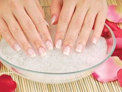4 REMEDII NATURALE PENTRU UNGHIILE CARE SE RUP PREA USOR