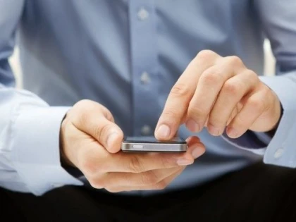 41% DINTRE ROMANI ISI VERIFICA DISPOZITIVUL MOBIL DE PESTE 200 DE ORI IN 24 DE ORE