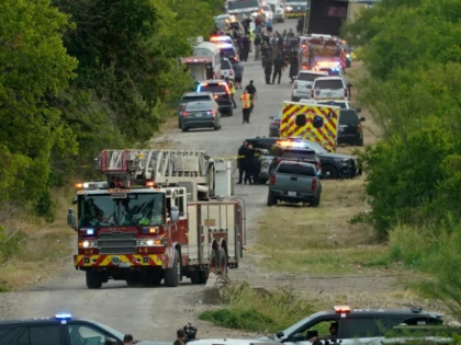 46 de oameni au fost găsiți morți într-un camion, în Texas