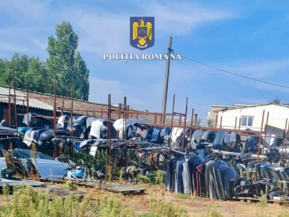 5 tone de deșeuri au fost descoperite la o firmă de dezmembrări auto din Arad