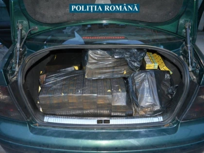 50.000 de țigarete de contrabandă, descoperite într-un autoturism în Arad