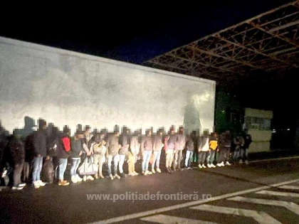 50 de refugiați au încercat să treacă ilegal în Ungaria
