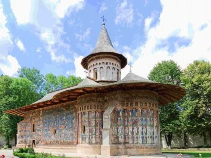 528 DE ANI DE LA PUNEREA PIETREI DE TEMELIE A MĂNĂSTIRII VORONEȚ