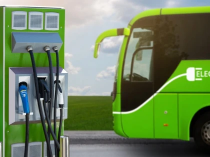 56 de autobuze electrice, din fonduri europene, pentru Brașov și Timișoara. Arădenii se plimbă cu trotinetele lui Bibi