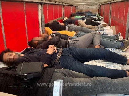 58 de migranți ascunși în TIR-uri, depistați în ultimele 24 de ore, la frontiera cu Ungaria