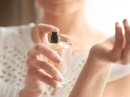 6 trucuri ca parfumul tău să reziste o zi întreagă