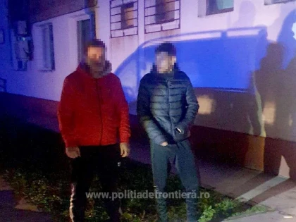 69 de cetățeni străini, ascunşi în TIR-uri şi autoturisme, depistați la Nădlac și Turnu