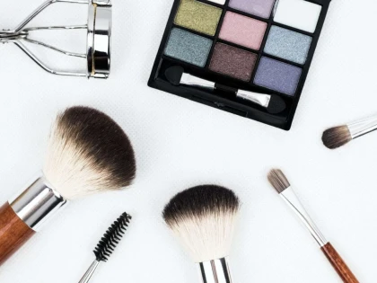 7 pași de urmat în alegerea unui curs de make-up