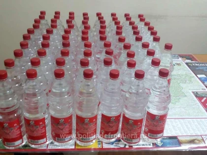 77 de sticle cu alcool etilic ascunse într-un autoturism, descoperite de poliţiştii de frontieră arădeni