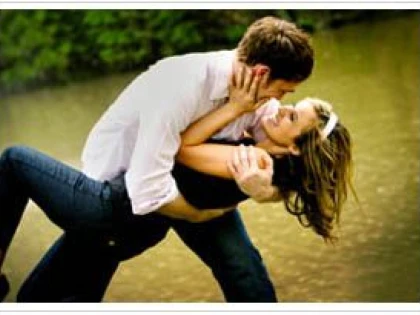 8 MISCARI FEMININE PE CARE BARBATII LE ADORA
