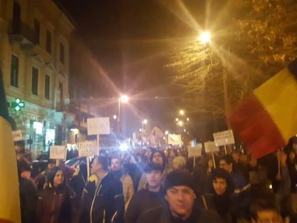 A cincea zi de proteste a scos în stradă în jur de 3000 de arădeni