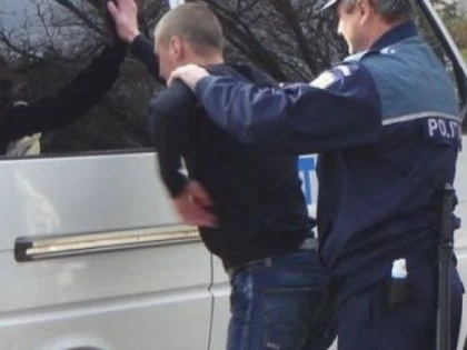 A furat trei perechi de ochelari de soare, dintr-un magazin din municipiu