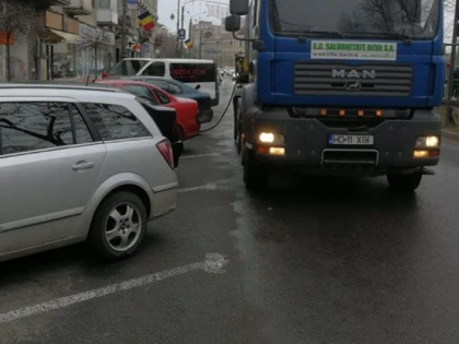 A început acţiunea „Străzi curate”, dar pline de gropi