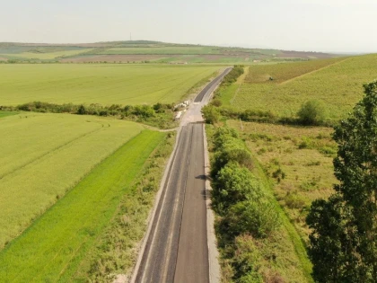 A început asfaltarea drumului Mâsca-Măderat-Arăneag