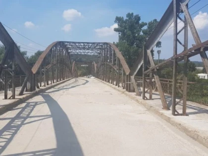 A început reabilitarea podului vechi din Lipova, închis în urmă cu 20 de ani
