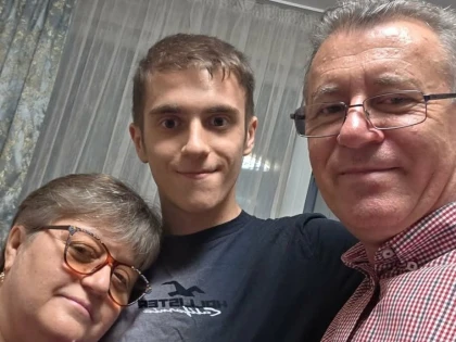 A învins cancerul la 14 ani. Astăzi, Bogdan luptă din nou pentru șansa la o viață normală
