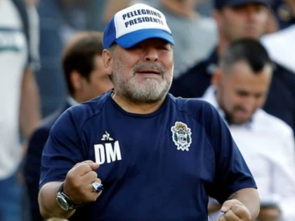 A murit marele fotbalist Diego Maradona!