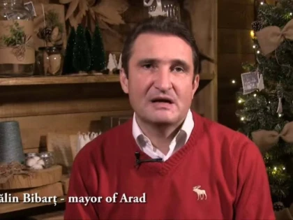 A transformat Aradul în comună, dar Bibarț aiurează urări în engleză