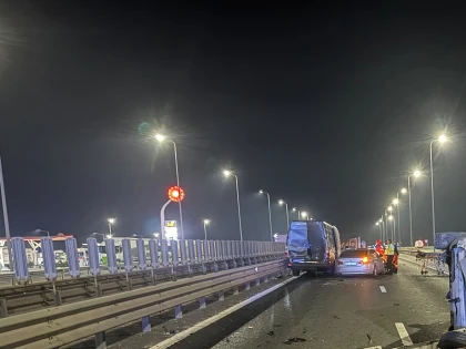 Accident cu cinci autovehicule pe A1, în Arad: 12 persoane implicate, șapte transportate la spital