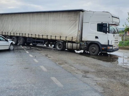 Accident cu două TIR-uri implicate, pe DN 7