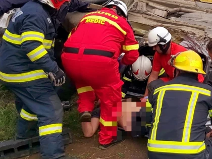 Accident cu patru victime la Cruceni. O mașină a căzut de pe o rampă de urcare pe autostradă