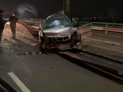 Accident cu trei răniți pe podul dintre Micălaca și Subcetate