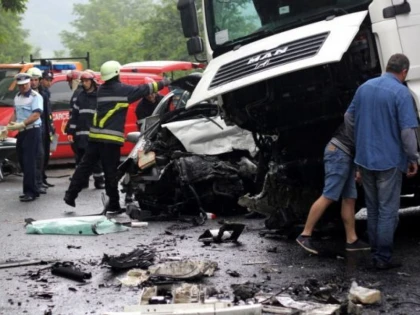 ACCIDENT CUMPLIT PE DN 7. SASE PERSOANE AU DECEDAT, IAR UN COPIL ESTE IN STARE GRAVA