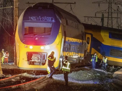 Accident feroviar în Olanda. O persoană a murit, iar alte 30 sunt grav rănite