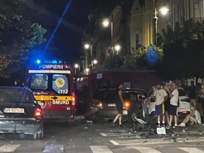Accident grav în centrul Aradului. Patru persoane au ajuns în spital