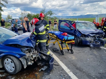 Accident grav între Horia și Șiria, cu trei mașini implicate