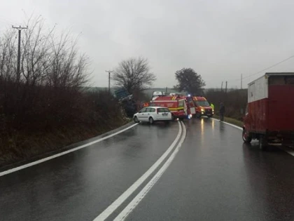 ACCIDENT GRAV INTRE SAGU SI VINGA. PATRU PERSOANE AU FOST TRANSPORTATE LA SPITAL