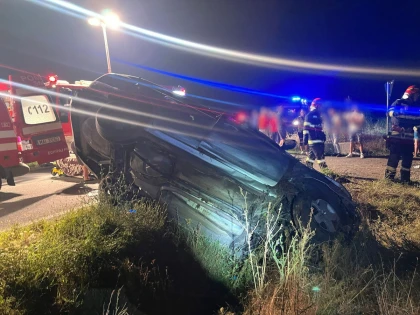 Accident grav între Șepreuș și Ineu. Patru tineri au fost răniți