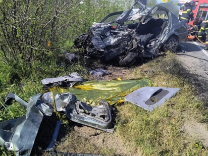 Accident grav între Zimand și Zimand Cuz: o femeie decedată și doi minori în stare gravă