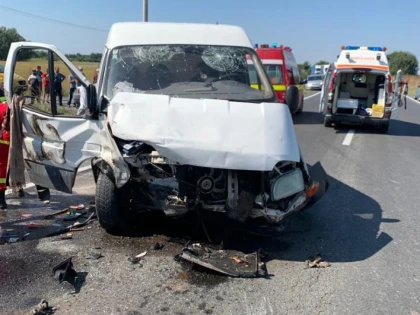 Accident grav la Hanul de la Răscruce. Cinci persoane au fost rănite