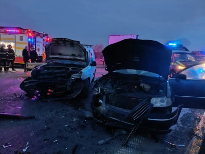Accident grav la ieșire din Vladimirescu. Două persoane au ajuns la spital