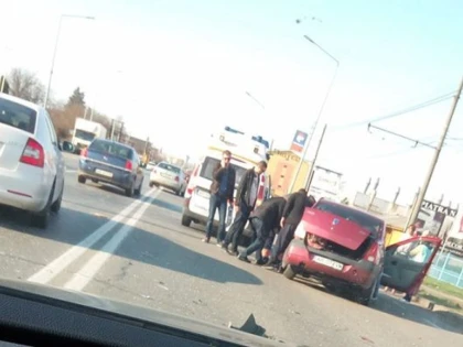 Accident grav la ieşirea din Arad! Două persoane au fost rănite