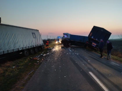 Accident grav la ieșirea din comuna Secusigiu. Două persoane au fost rănite