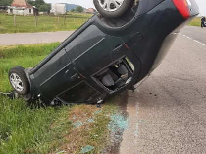 Accident grav la Ineu. Două persoane au ajuns la spital