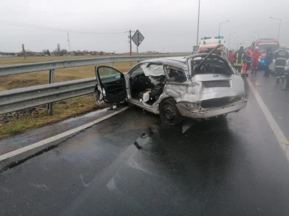 Accident grav la Nădlac. O persoană a rămas încarcerată